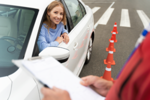 Conductores Jóvenes: Eviten un accidente mediante la conducción a la defensiva, Abogados de Accidentes Ahora