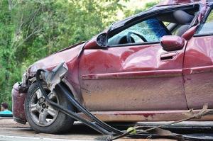 Un conductor resultó herido en un accidente de auto