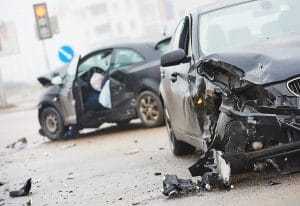 Al menos seis personas sufrieron lesiones en un accidente de auto