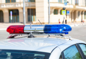 Hombre herido, mujer detenida en robo de auto; accidente en Fern Street en San Diego