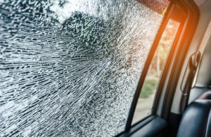 Conductor herido, auto choca con semirremolque en la autopista 15 en Cajon Pass