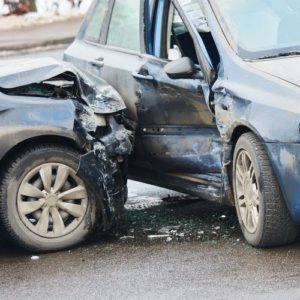 Una mujer murió en un accidente entre varios autos
