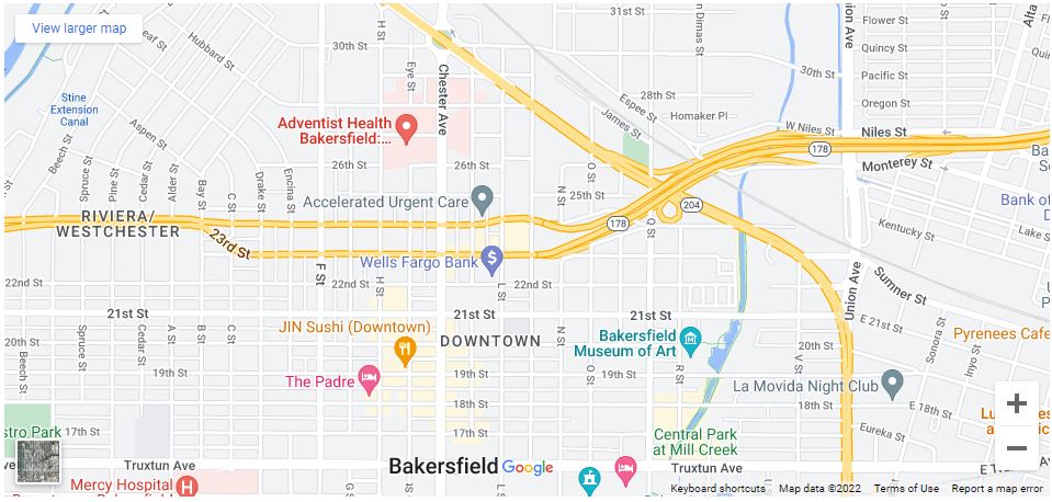 Daños estructurales reportados después de que un auto choca contra un edificio en la calle 24 [Bakersfield, CA], Abogados de Accidentes Ahora