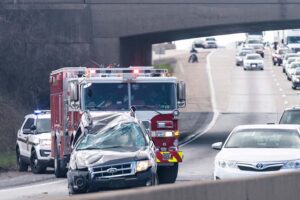 4 muertos en accidente de carro en autopista 71 [Chino Hills, CA]
