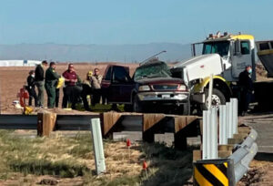 Mujer muere en accidente de carro en Taft Highway en Bakersfield