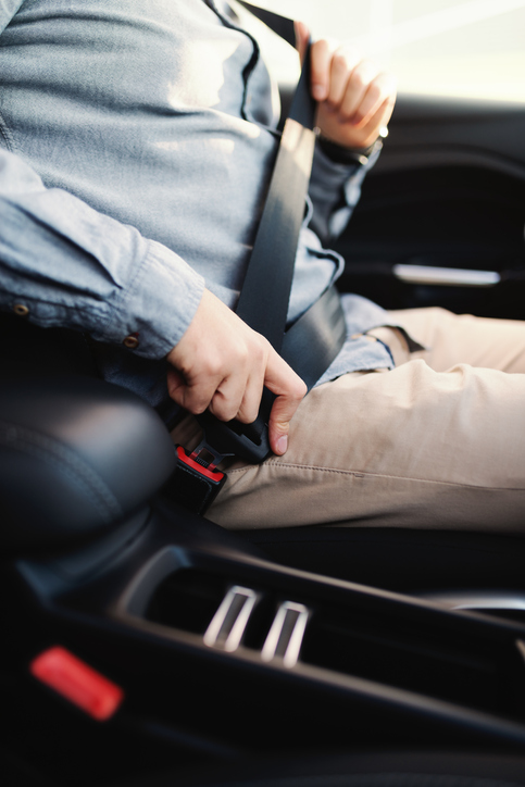 Usar el cinturón de seguridad es una de las formas más efectivas de prevenir lesiones en caso de un choque.
