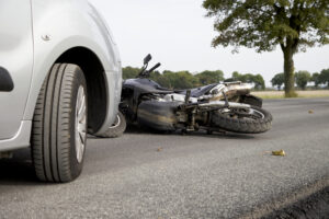 Mueren dos personas en motocicleta tras chocar con auto [Sonora, CA]