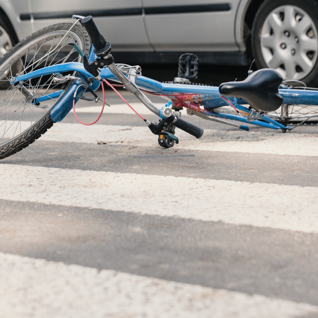 Bicicleta en accidente fatal con un carro