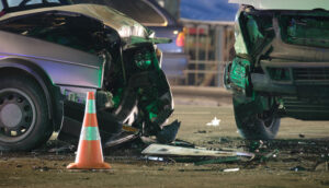 Pasajero muere después de que su auto se estrellara contra una barrera de concreto en la autopista 10; el conductor fue arrestado por DUI [Indio, CA]