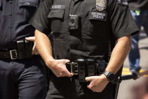 La policía confirmó que un oficial de la Patrulla de Caminos de California